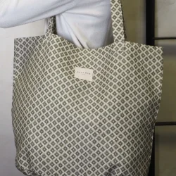 Oli Large Tote Bag